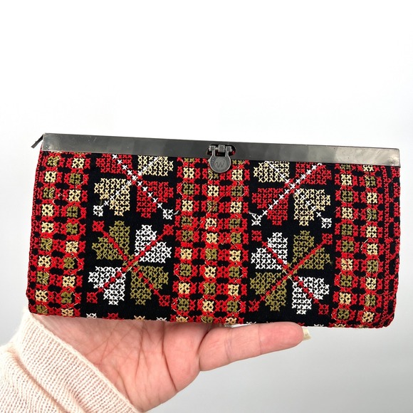 The Unbranded Brand Handbags - Vintage clutch bag wallet valentine heart cross stitch look acordian cottagecore